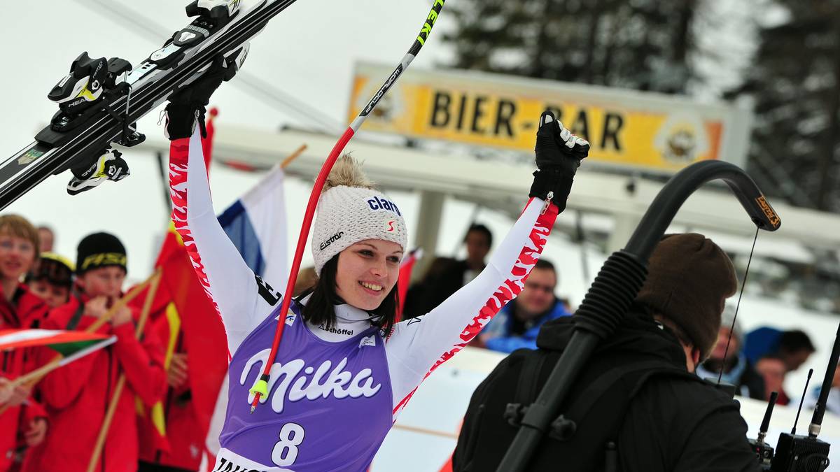 2011 steht sie auch beim Heimrennen in Altenmarkt am Zauchensee in der Abfahrt auf dem Podest