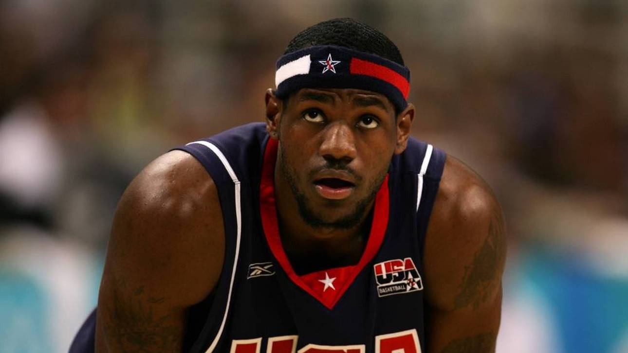 Ein Jahr nach dem Debüt in der NBA absolvierte LeBron James 2004 sein erstes Spiel für die US-Nationalmannschaft