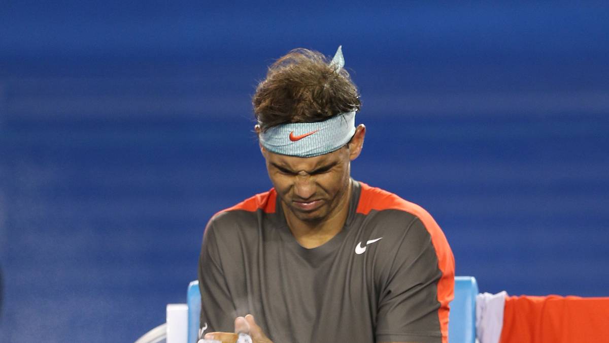 Anschließend stoppen Nadal eine Handgelenksverletzung und eine Blinddarmentzündung. Der Spanier scheitert im Achtelfinale von Wimbledon und muss die US Open absagen. Im November lässt er sich den Blinddarm entfernen