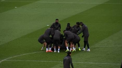 Die Stimmung ist gut im Training von PSG. Vor dem Topspiel gegen Tottenham ging es bei den Franzosen mit ordentlich Spaß zu.