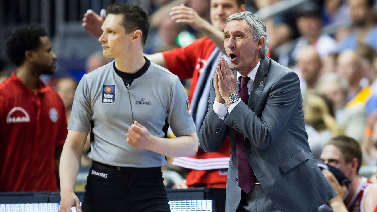 Da hilft kein Flehen mehr: Svetislav Pesic wurde Mitte des dritten Viertels des Innenraums verwiesen