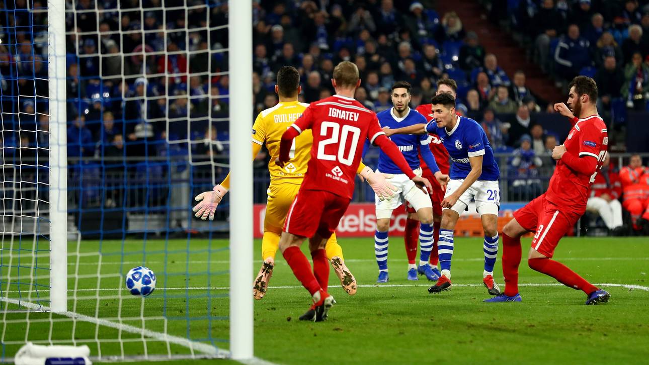 Schalke erkämpft Last-Minute-Sieg