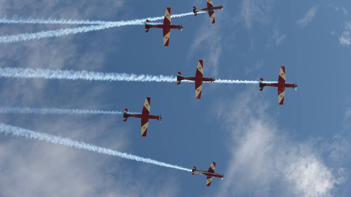 KUNSTFLUG: In der Kategorie der Air Sports zeigen auch Piloten mit ihren Kunstfliegern ihr Können. Dabei ist der Kreativität in Sachen Pirouetten und Loopings keine Grenze gesetzt. Auch Formationsflüge stehen auf dem Programm