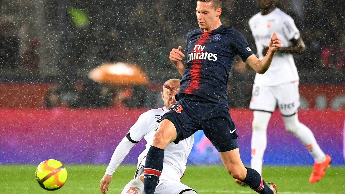 Platz 7 - JULIAN DRAXLER: Nach nur einem Jahr beim VfL Wolfsburg ging es für den Nationalspieler in die große, weite Welt. PSG überwies im Jahr 2016 stolze 36 Millionen Euro in die Autostadt. In Paris pendelt Draxler zwischen erster Elf und Bank