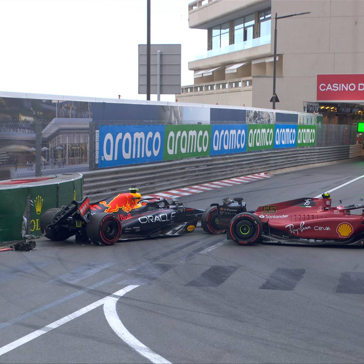 Gleich zwei Unfälle beenden das Qualifying von Monaco vorzeitig. WM-Leader Max Verstappen schaut in die Röhre, die Ferrari schnappen sich mit Charles Leclerc und Carlos Sainz die Doppel-Pole.