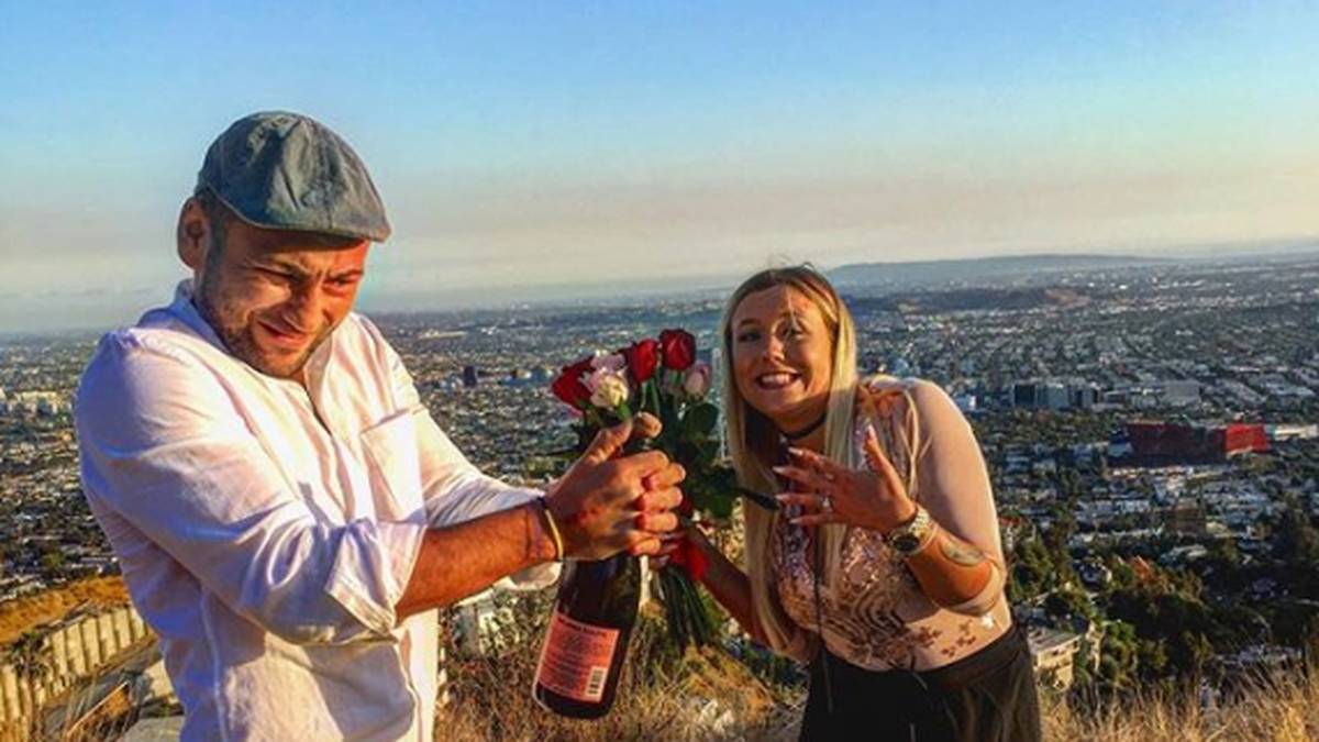 Bis auf kleinere Probleme mit der Sektflasche lief alles nach der Vorstellung des Boxers. Lyna sagte "Ja"