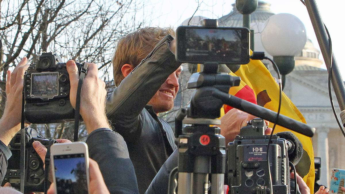 Im Hotel Nassauer Hof begrüßten die zahlreichen Verwandten, Bekannten, eine riesige Journalistenschar, unzählige Fotografen und 14 Kamerateams den frischgebackenen Weltmeister