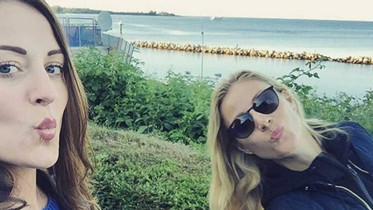 Viel unternimmt Kerber auch mit ihrer Schwester Jessica. Hier sind die beiden auf der Kieler Woche unterwegs. "Schwesternzeit" #sistertime ist für die Tennisspielerin in ihrer Freizeit unverzichtbar 