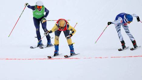 Daniela Maier gelingt im Skicross ein nahezu perfekter Finallauf. Nach einem umkämpften Start setzt sich die Deutsche frühzeitig an die Spitze des Feldes und rast sensationell zu Gold!