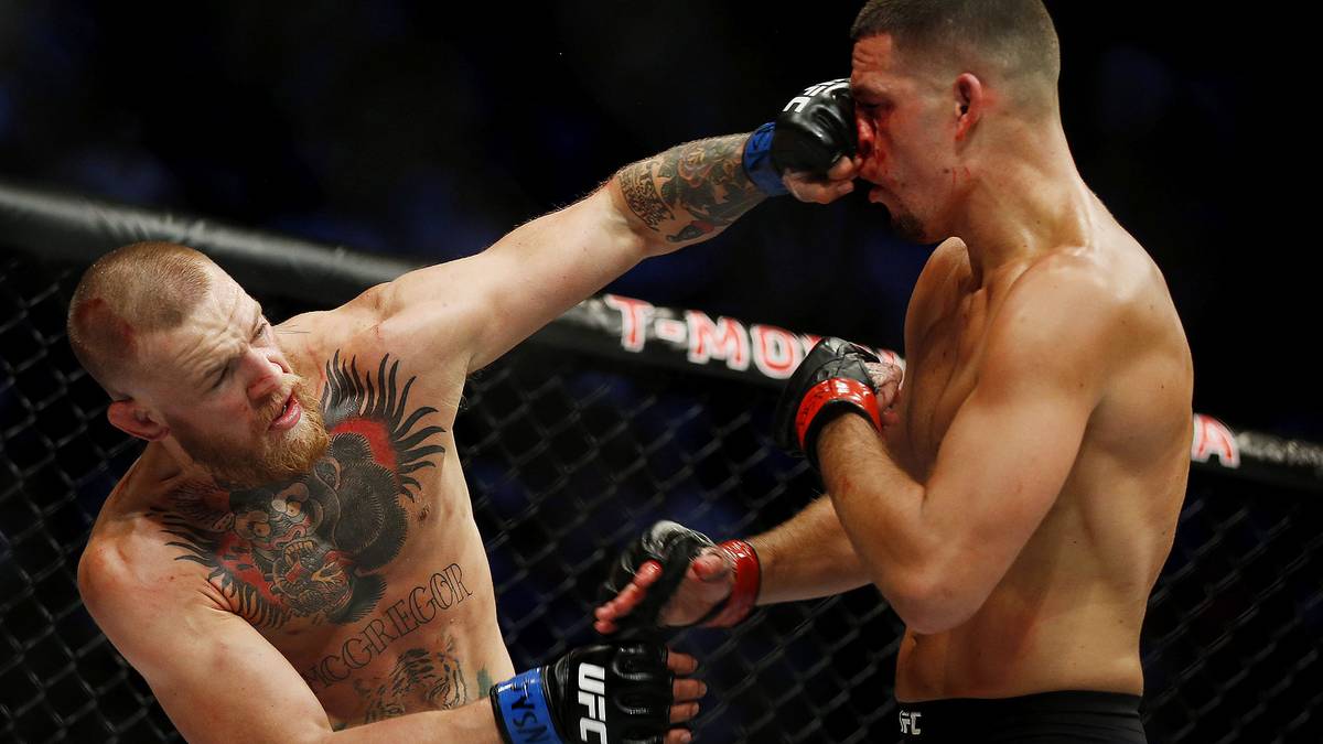 ...mitten in Diaz' Gesicht