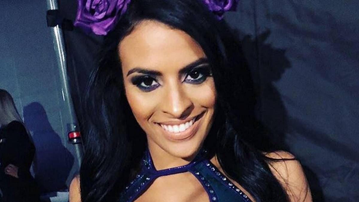 Vega ist puertoricanischer Abstammung und kommt aus New York, ihr Vater starb 2001 beim Terror-Anschlag auf das World Trade Center. Vegas Wrestling-Karriere ist ihm gewidmet