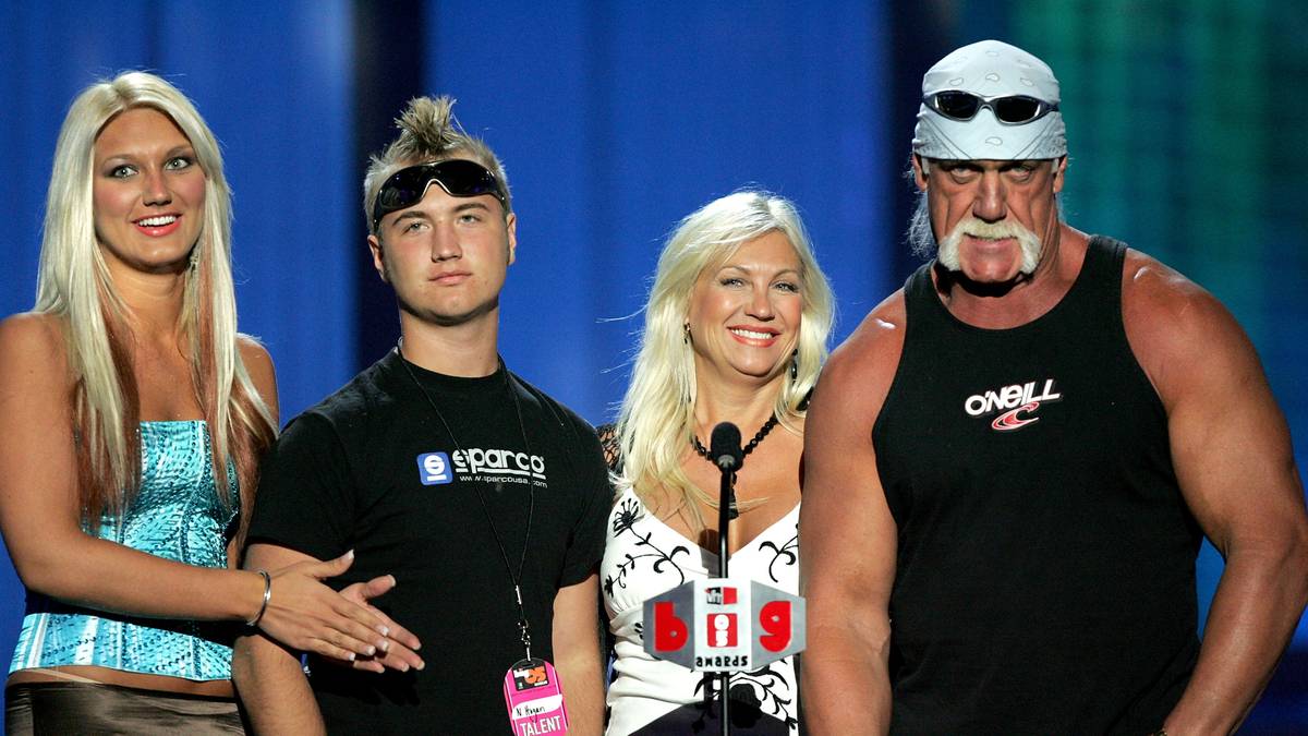 Hogan blieb auf den Bildschirmen präsent: Als Hauptfigur der Reality-Serie "Hogan knows best" stellte er der Welt seine Familie vor - und schob damit auch die Gesangskarriere seiner Tochter Brooke Hogan (l.) an, die schließlich auch ihre eigene Show bekam: "Brooke knows best"