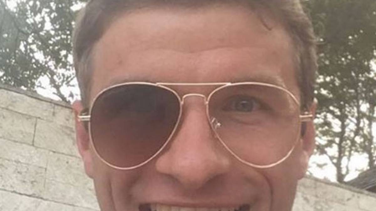 Ob Bayern-Star Thomas Müller mit diesem Bild darauf anspielen will, dass ihm in der Hinrunde öfter einmal der Durchblick fehlte? Auf jeden Fall schafft es seine Brille nicht unfallfrei durch den Silvesterabend