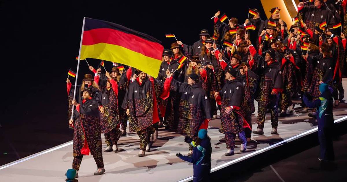 Schmid & Draisaitl führen Team D: Fahnen-Show bei Olympia Mailand