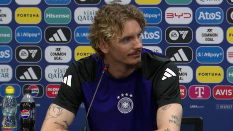 Nick Woltemade soll sich angeblich mit dem FC Bayern über einen Wechsel einig sein. Aber stimmt das auch? Auf der Pressekonferenz vor dem Finale der U21-EM entwickelt sich eine ungewöhnliche Situation rund um den Nationalspieler.