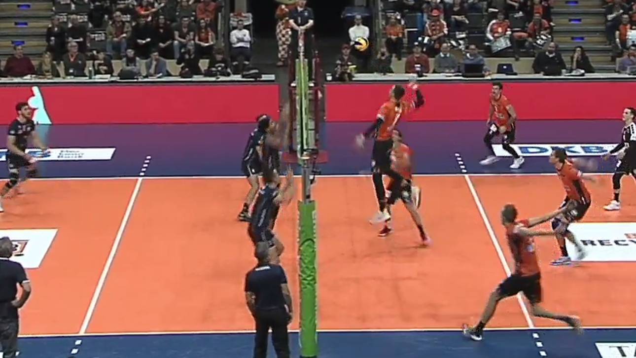 Meister Berlin schlägt Haching