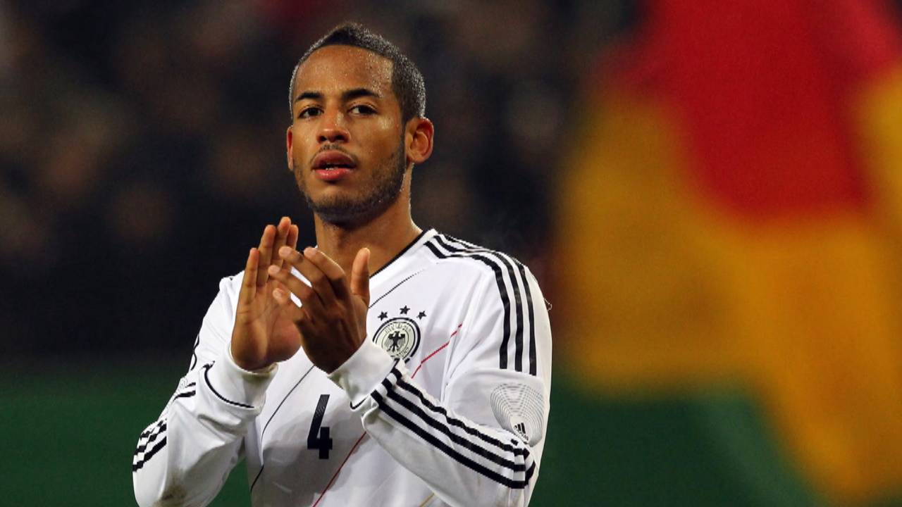 Aogo beendet seine Karriere