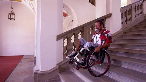 Dergin Tokmak ist mit Stix in the City in Bamberg unterwegs. Sein local Guide ist dieses Mal Johnny Gasser. Gemeinsam erkunden die beide die Stadt und lernen ihre jeweilige Geschichten kennen.