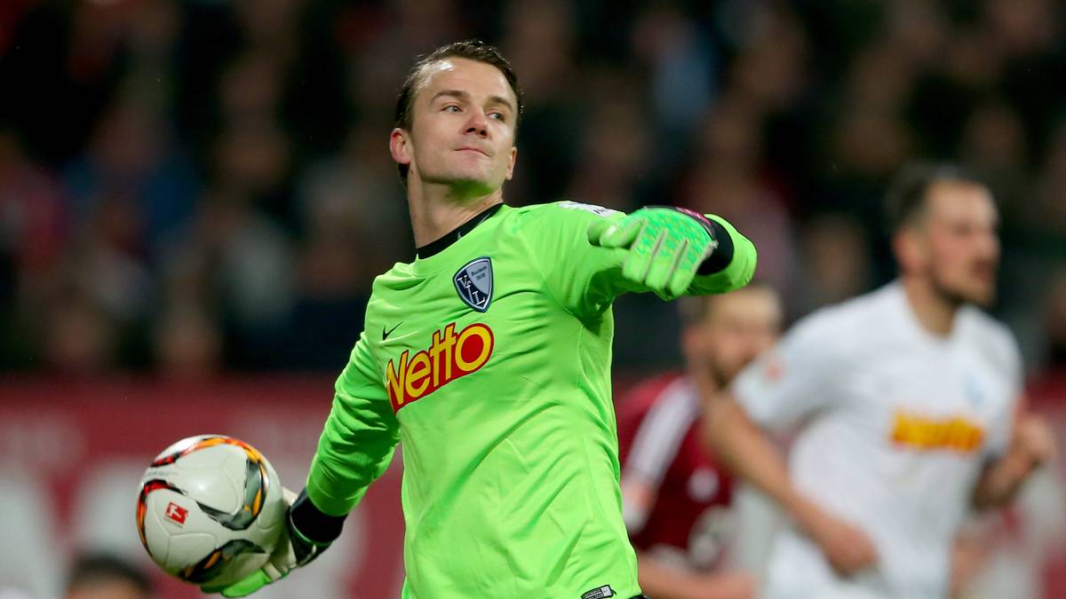 PLATZ 9: Manuel Riemann (VFL Bochum): Weisse Westen: 7 - Gegentore: 23