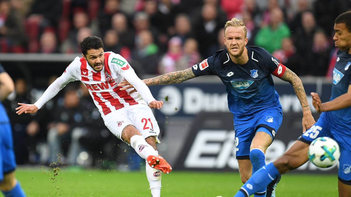 während die abstiegsbedrohten Kölner bei Leo Bittencourts Fernschuss und Yuya Osakos Pfostentreffer Pech haben. Mit 0:1 geht es in die Halbzeit