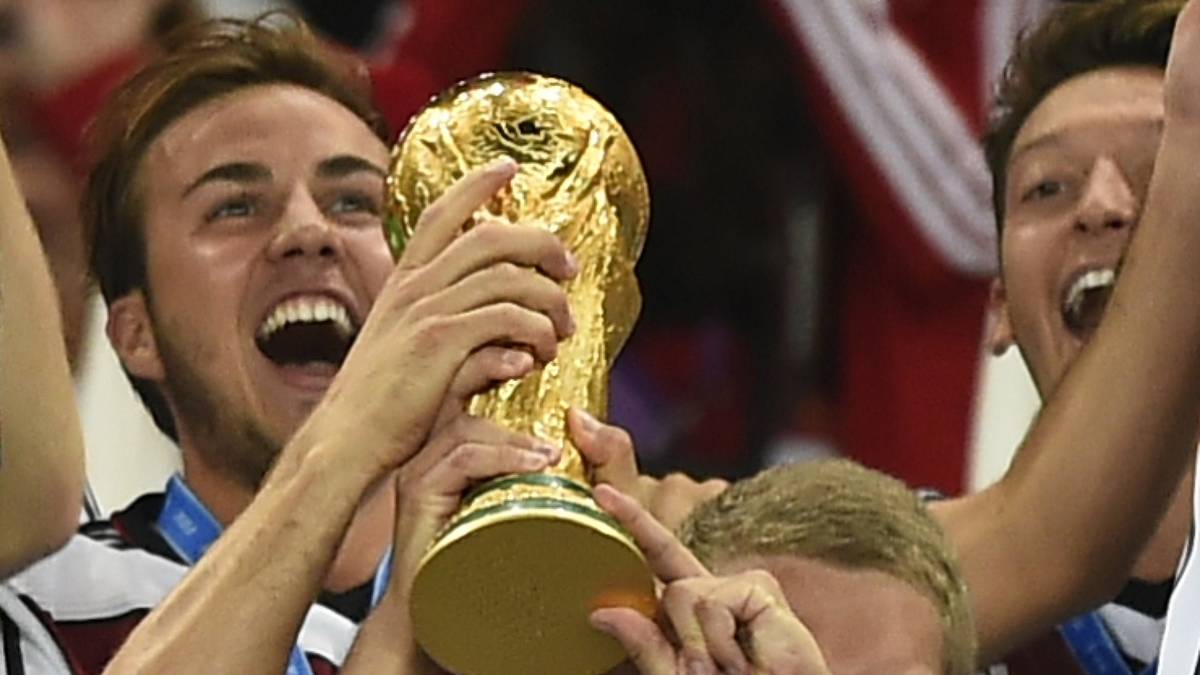 PLATZ 7 - PHILIPP LAHM (113 Länderspiele/5 Tore): Der Kapitän der Weltmeister-Elf von Rio beendete nur fünf Tage nach dem Triumph seine Länderspielkarriere. Seit seinem Debüt 2004 war er als Linksverteidiger, später auch auf der Sechs absoluter Leistungsträger