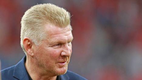 Stefan Effenberg spricht über den großen Neuer-Knall beim FC Bayern. Der SPORT1-Experte empfiehlt, dass der Kapitän des deutschen Rekordmeisters sich Gedanken über einen baldigen Abschied machen sollte.