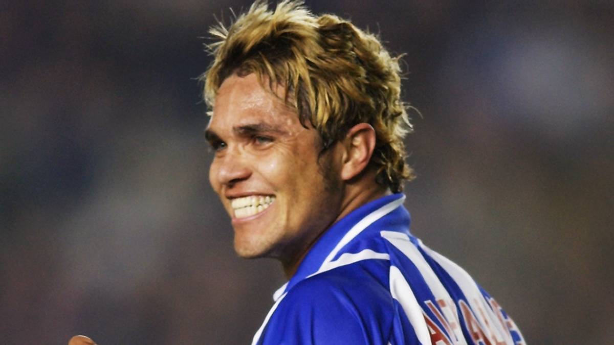 PLATZ 3: SCHNELLSTES TOR NACH WIEDERANPFIFF. Spezialist in dieser Kategorie ist der Ex-Herthaner Alex Alves. Am 30. September 2000 beim 4:2-Erfolg gegen Köln überwindet der Brasilianer den damaligen FC-Keeper Markus Pröll in der 28. Minute direkt vom Anstoßkreis aus zum 1:2