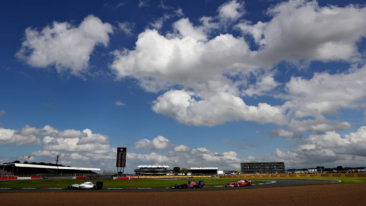 SILVERSTONE/ENGLAND, 16. Juli: Nur eine Woche später geht es in die Heimat von Lewis Hamilton. Große Regen-Gefahr sorgt hier oft für Spannung
