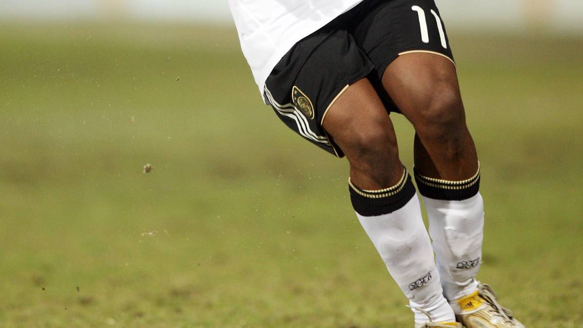 Nach sechs Spielen ohne Tor wurde er suspendiert. Ende der Karriere? Von wegen! Im Dezember 2013 landete Nsereko in Kasachstan, spielte beim FK Aytrau, danach ging es wieder nach Bulgarien, ehe er im März 2016 noch einen Länderpunkt sammelte und einen Vertrag beim litauischen Erstligisten FK Lietava Jonava unterschrieb