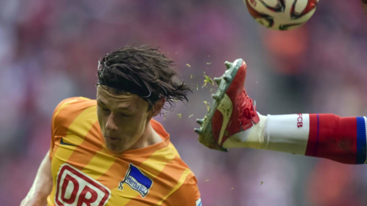 Fast geraten die Bayern sogar in Rückstand: Als Nico Schulz allein auf Manuel Neuer zuläuft, lenkt der Nationaltorhüter den Ball mit einem unfassbaren Reflex noch irgendwie zur Ecke