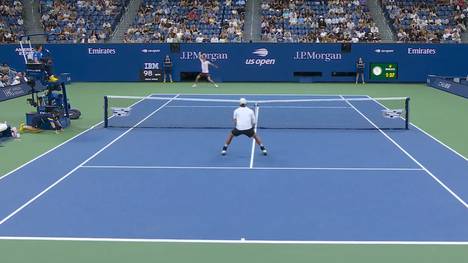 Alexander Zverev ist bei den US Open weiter auf Titelkurs. Im Eiltempo bezwingt der Hamburger den Italiener Luciano Darderi glatt in drei Sätzen und zieht ins Viertelfinale von New York ein. 