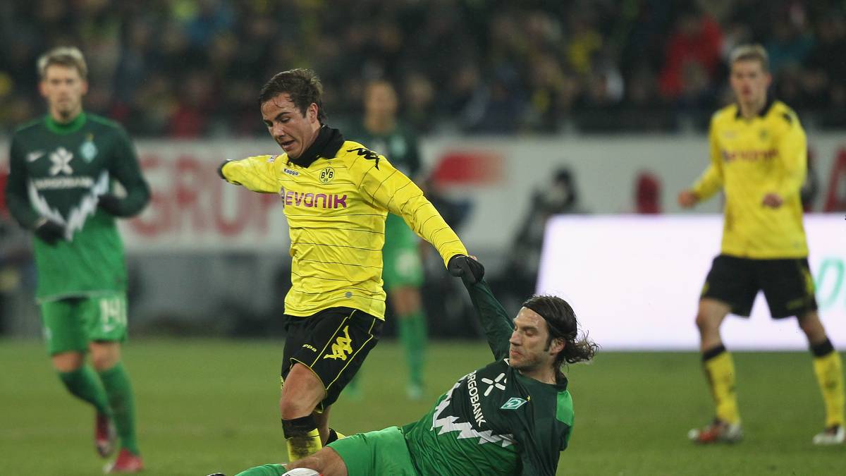 Borussia Dortmund v SV Werder Bremen - Bundesliga Der 17-jährige Mario Götze brach wie eine Naturgewalt über die Bundesliga herein