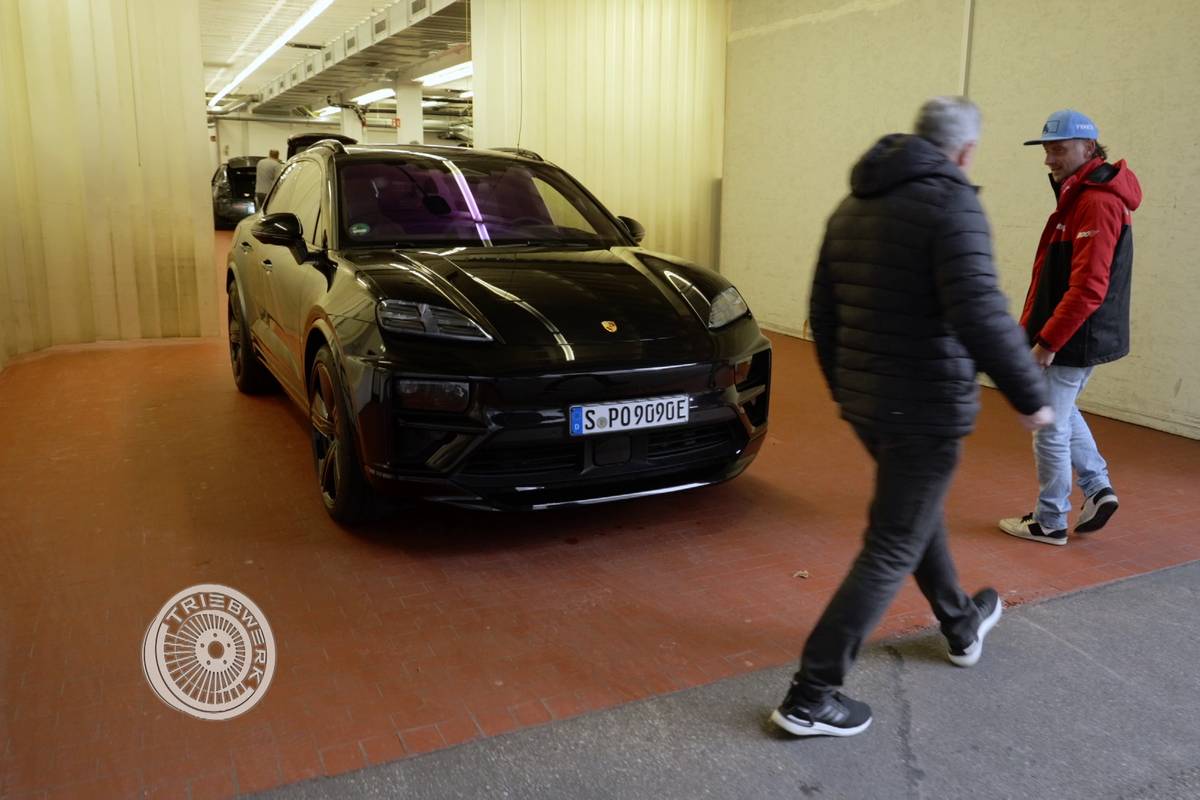 Triebwerk – Der neue Porsche Macan | Rennfahrer Tim Schrick darf am noch getarnten Prototypen Hand anlegen!