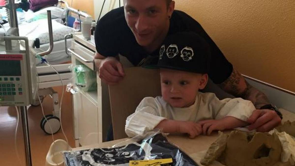 Die Nummer zwei unter den deutschen Profis: Die Facebook-Seite von Marco Reus, hier bei einem Krankenhaus-Besuch mit einem jungen Fan, weist gut 13 Millionen Anhänger aus