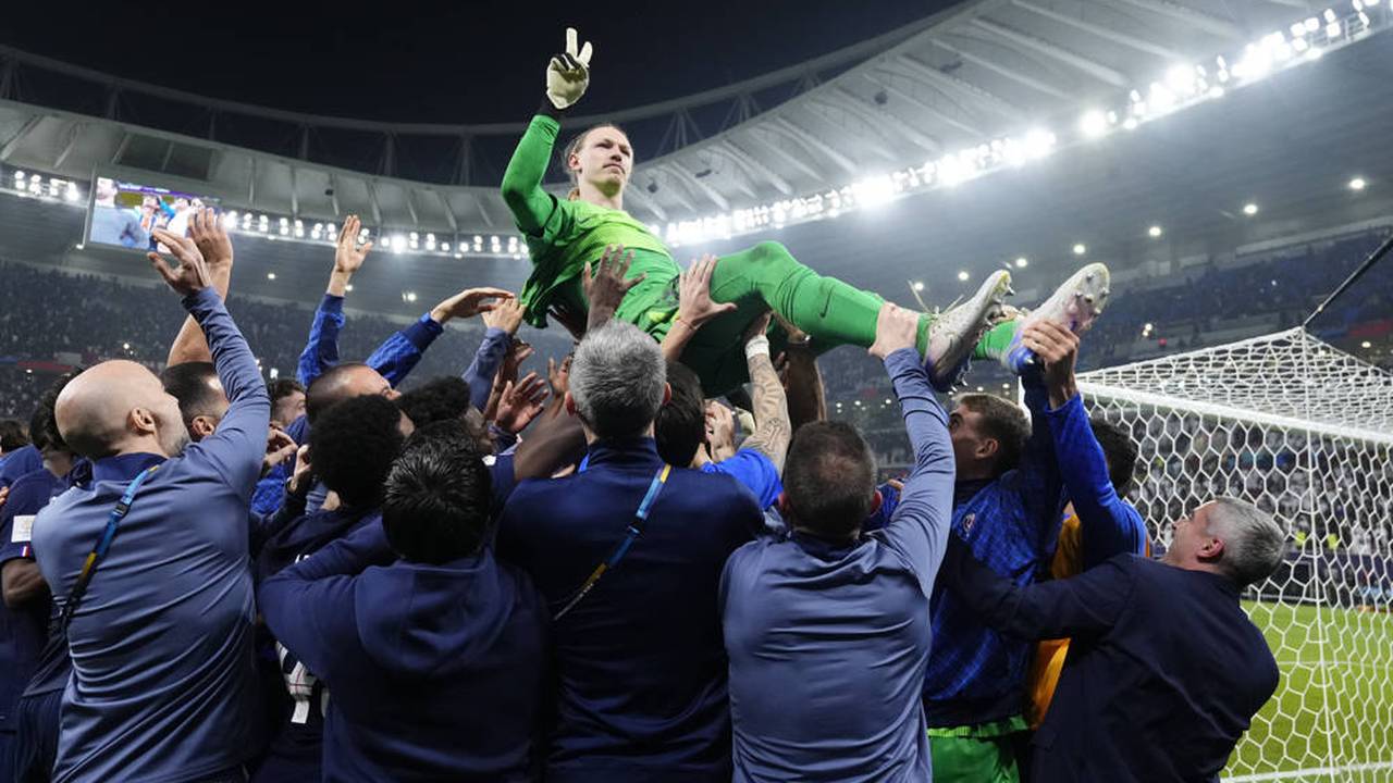 Kurioser Handbruch stoppt PSG-Held