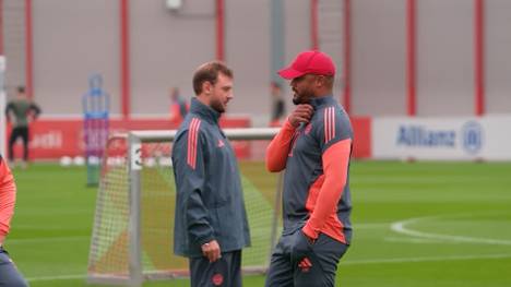 Der FC Bayern hat den Vertrag mit Trainer Vincent Kompany vorzeitig verlängert. Das gab der deutsche Rekordmeister am Dienstagmittag bekannt. 