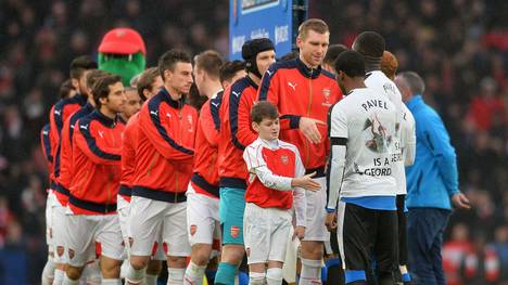 Die Spieler von Newcastle United trugen T-Shirts in Gedenken an Pavel Srnicek
