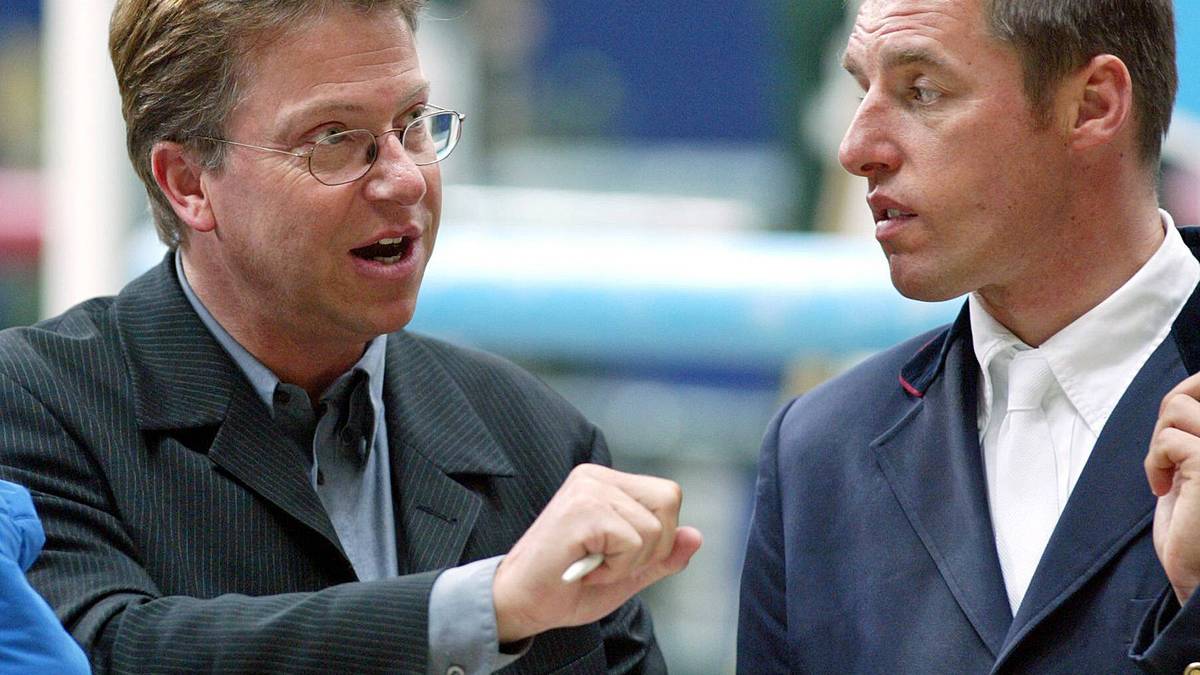 Hier redet Sostmeier vehement auf den Belgier Ludo Philippaerts ein, von einem norddeutschen Springreiter und Züchter schwärmt er geradezu: "Sören von Rönne macht sich seine Pferde selber"