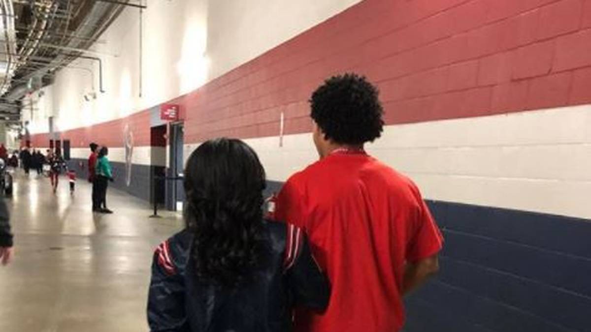 Unterstützt wurde der Turn-Superstar auch von ihrem Freund Stacey Evans, den sie vor ihrem Auftritt als ihre "rechte Hand" bezeichnete