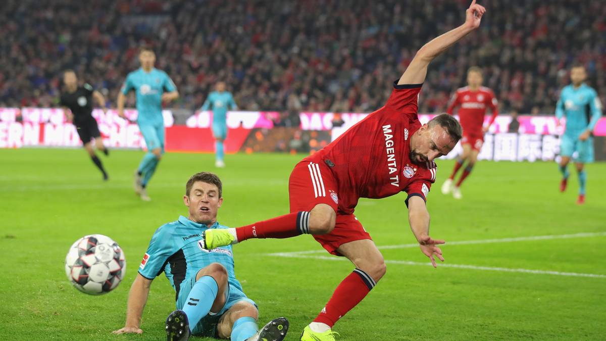 10. SPIELTAG - SC FREIBURG 1:1: Gegen die Freiburger kam der Rekordmeister erneut ins Stolpern, obwohl man kurz vor Schluss noch führte