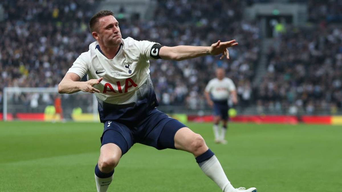 ...um anschließend im Stile eines Revolverhelden seine imaginären Pistolen abzufeuern