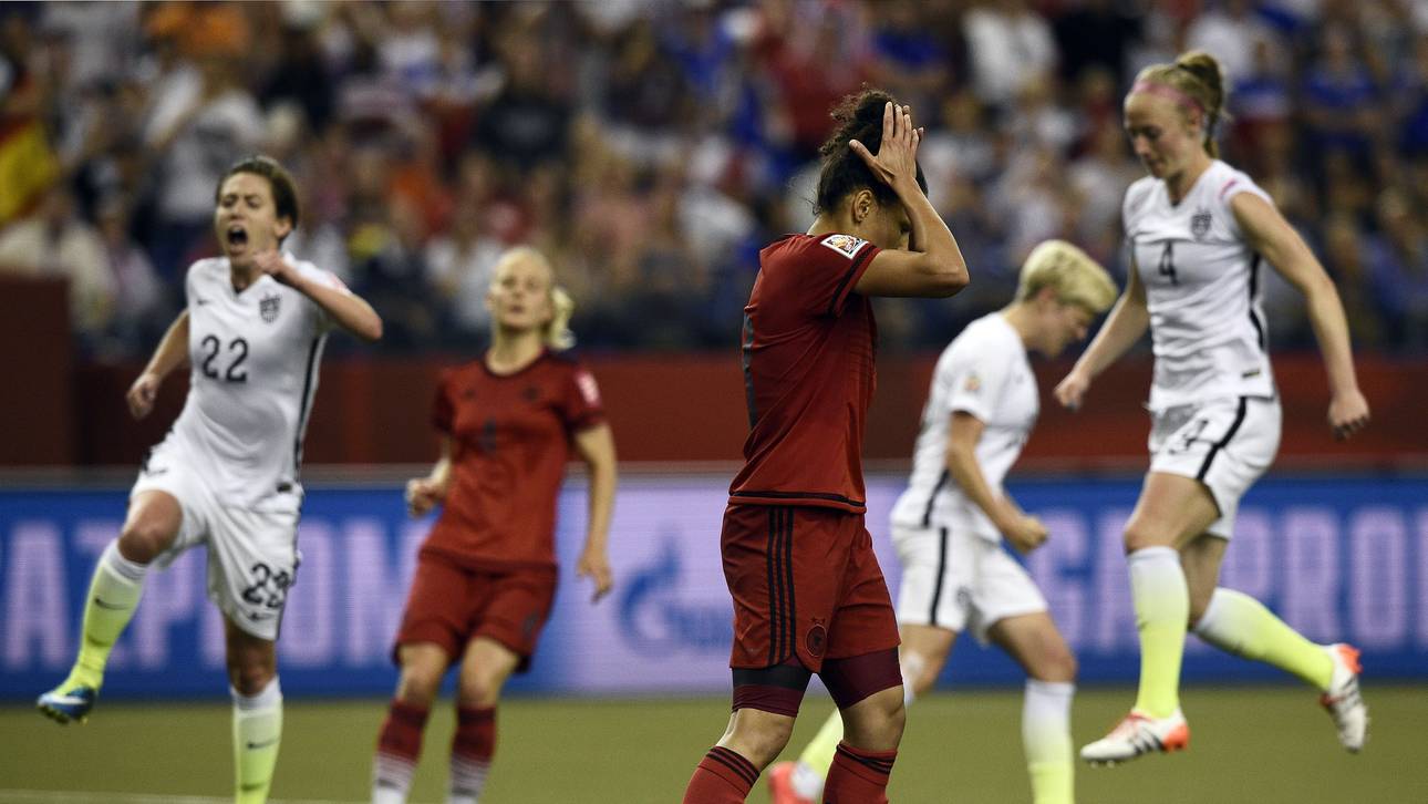 Celia Sasic im Halbfinale zwischen Deutschland und USA bei der Frauen-WM