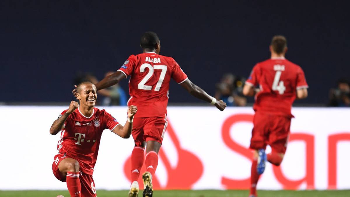 Direkt nach dem Schlusspfiff kennen Freude und Erleichterung keine Grenzen.