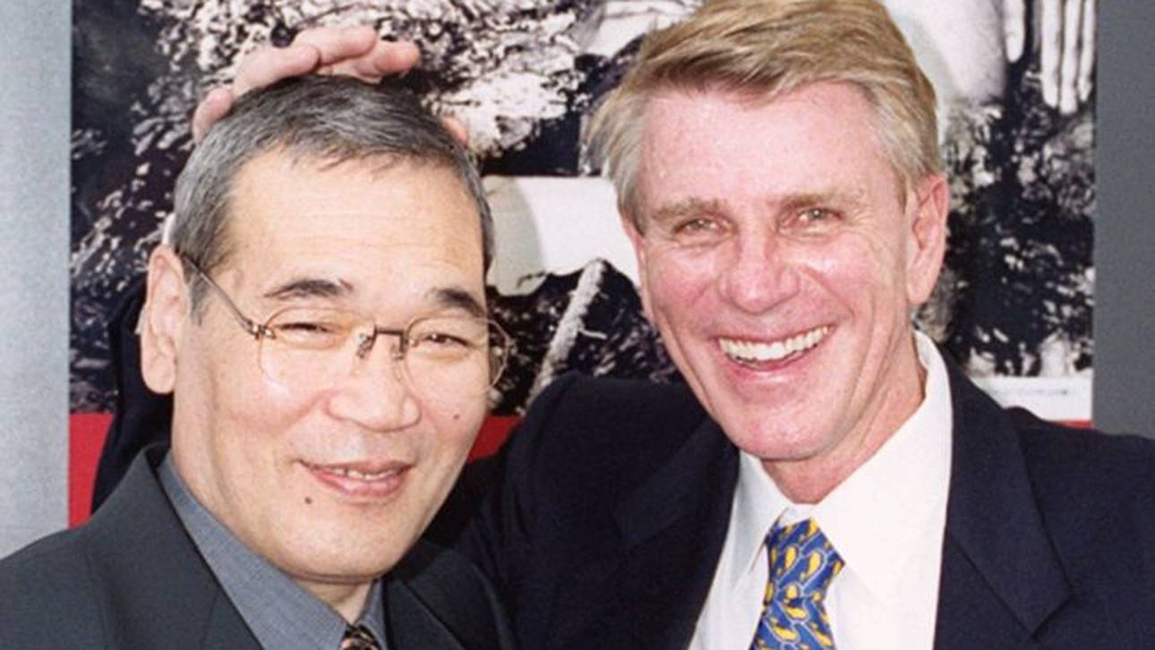 Murray Rose im Jahr 1999 bei einem Wiedersehen mit seinem japanischen Rivalen Tsuyoshi Yamanaka