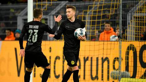 Marco Reus (rechts) feiert sein erstes von zwei Toren mit Thorgan Hazard