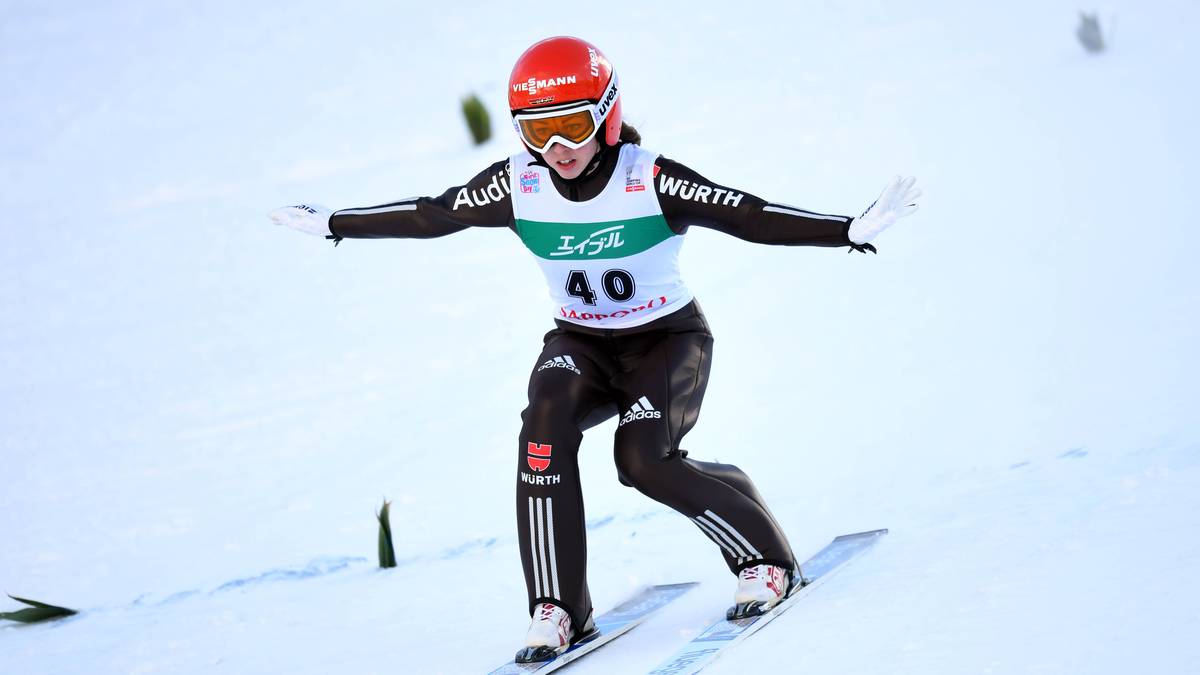 SKISPRINGEN - JULIANE SEYFARTH (WSC 07 Ruhla): Medaillenkandidatin