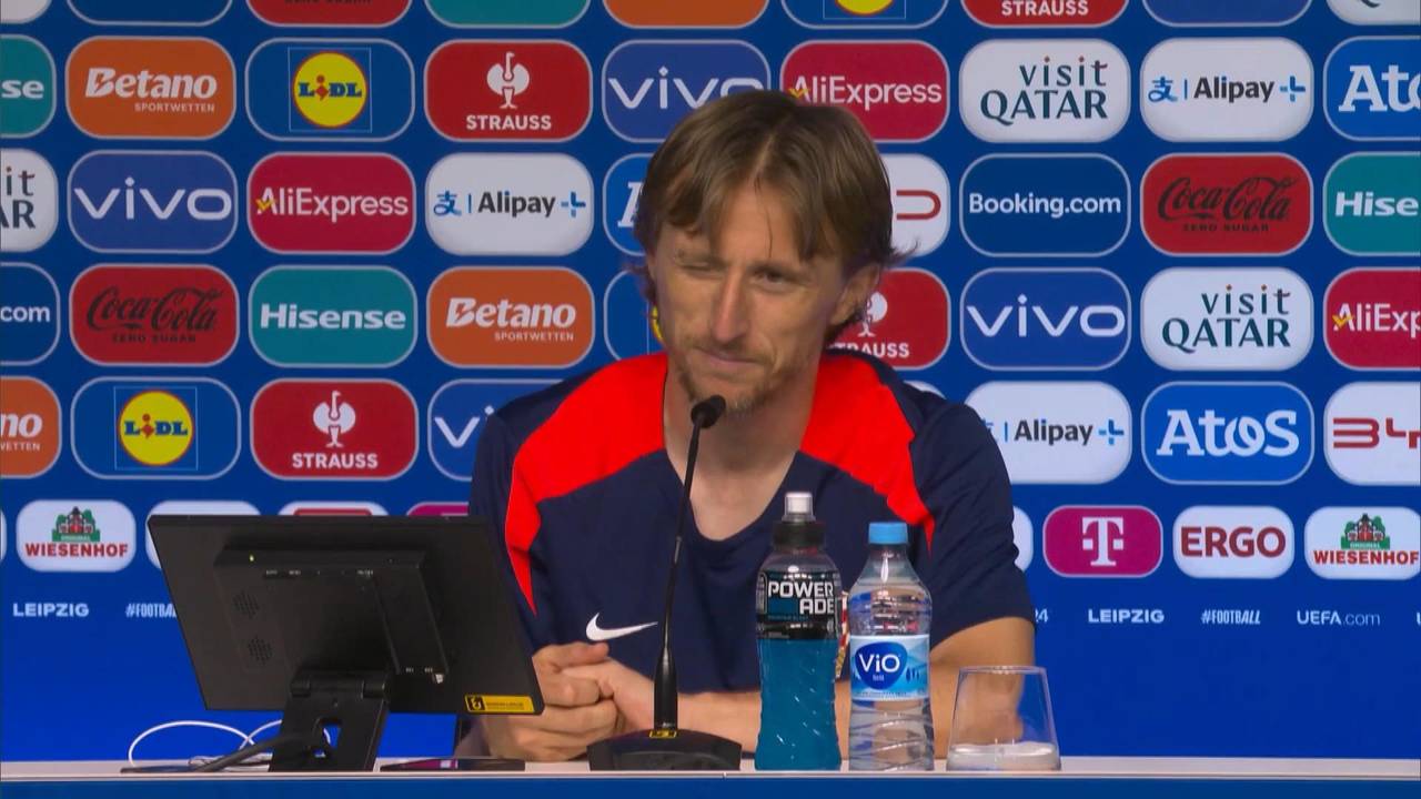 Italienischer Reporter würdigt Luka Modric - Pressesaal applaudiert | EM 2024