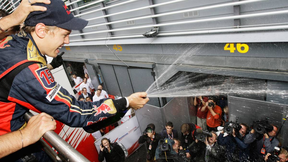 ..folgt im italienischen Motorsport-Mekka gleich der erste Sieg. Er ist zum damaligen Zeitpunkt der jüngste Grand-Prix-Sieger aller Zeiten