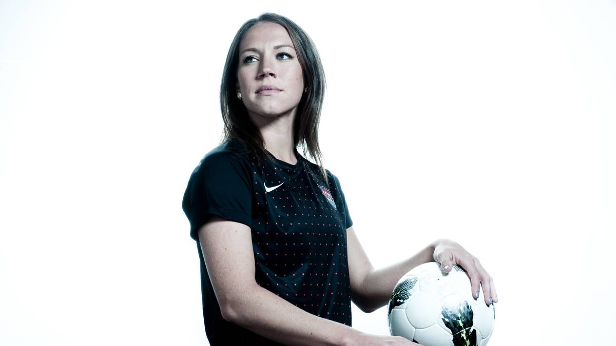 Lauren Holiday (27/128/Mittelfeld): Siehe Megan Rapinoe. Konnte Freitagabend in Ottawa entspannt auf der Tribüne sitzen. Sehr zweikampfstark, passsicher. Eigentlich auf der defensiven Position ein bisschen verschenkt, da sie strategische Fähigkeiten hat. Sie ist mit dem NBA-Profi Jrue Holiday (New Orleans Pelicans) verheiratet, hieß vorher Lauren Cheney