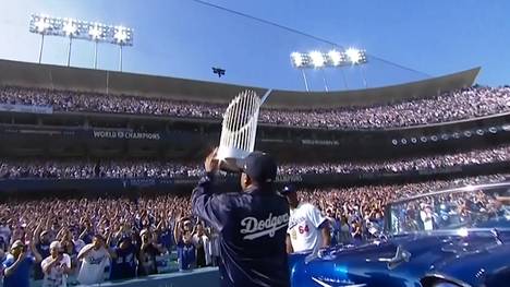 Die Los Angeles Dodgers feiern ihren zweiten Titel in Folge. Auf ihrem Triumphzug durch LA feiern über 200.000 Fans mit.